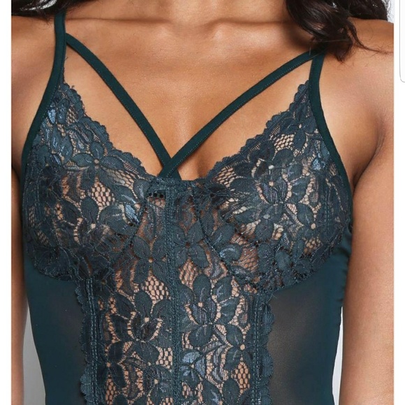 ♦️ LAST Emerald Green Strappy Lace Bodysuit - Picture 5 of 6